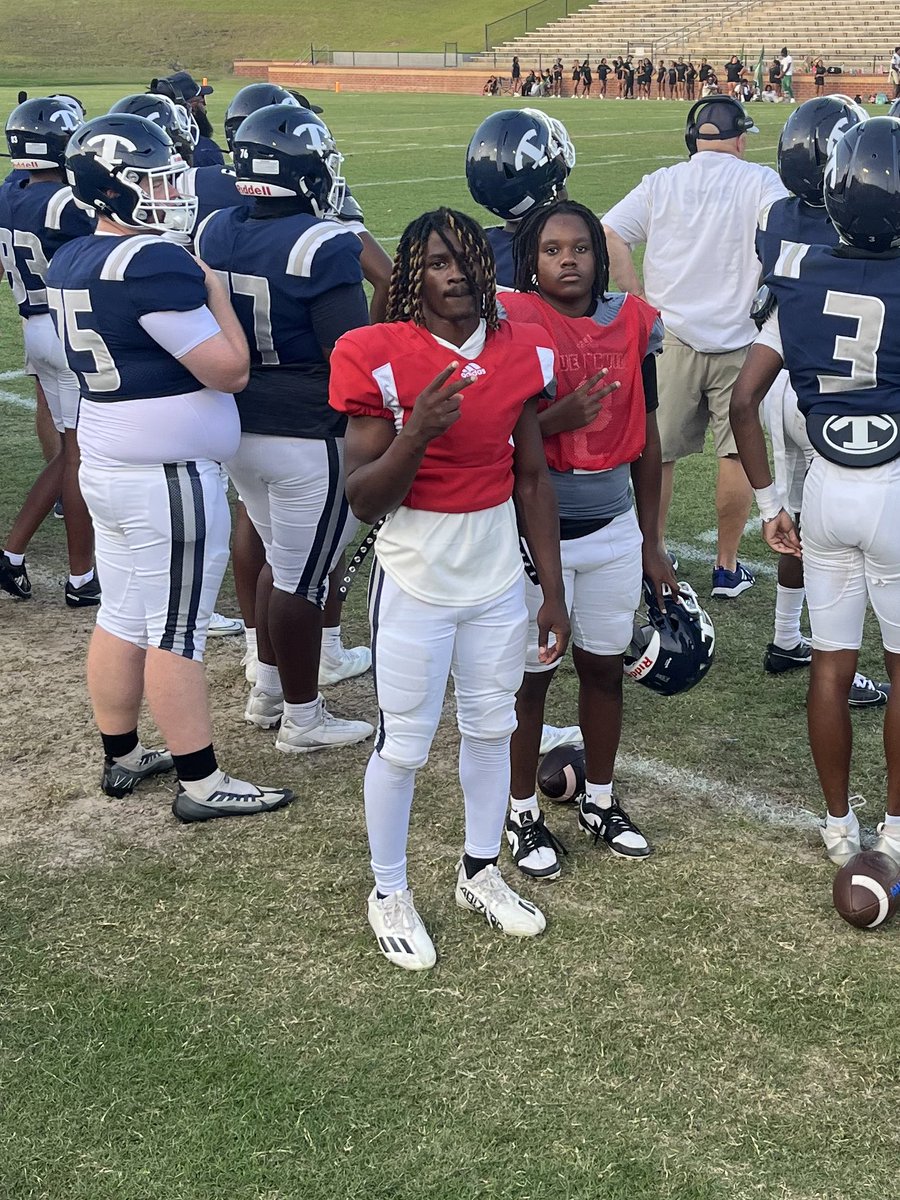 21-14 win vs Langston Hughes!!
1 rushing touchdown 
1 passing touchdown