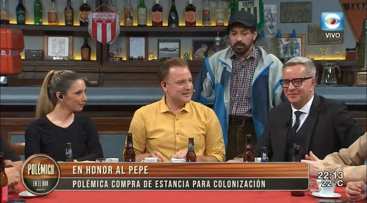 Polémica por compra de estancia para colonización:  la palabra del politólogo Oscar Botinelli y del periodista Alfredo García.  #PolémicaEnEl10