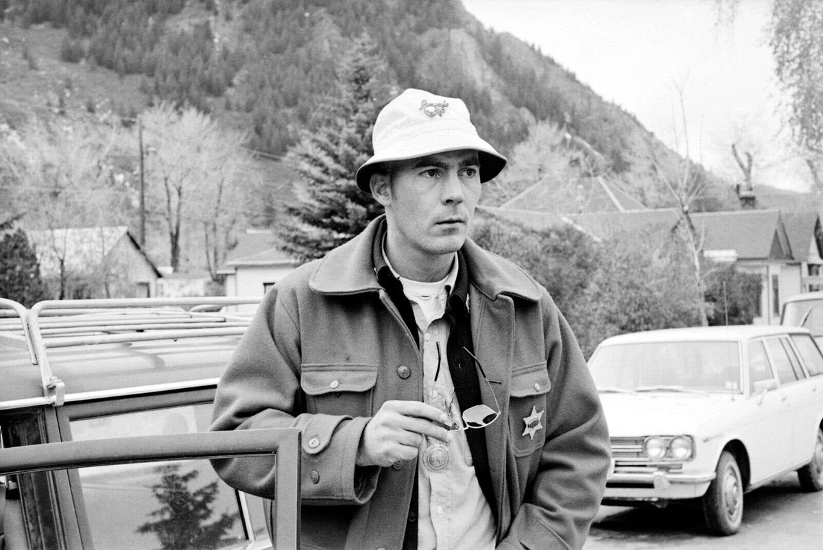 CryptoDoots's tweet photo. “A man who procrastinates in his choosing will inevitably have his choice made for him by circumstance.” -Hunter S Thompson
Words to live by. Life is relatively short, so figure out what you want and go out there & get it!
#Advice #HunterThompson #Gonzo #wisdom #LifeLessons https://t.co/3eMxpwTy4W