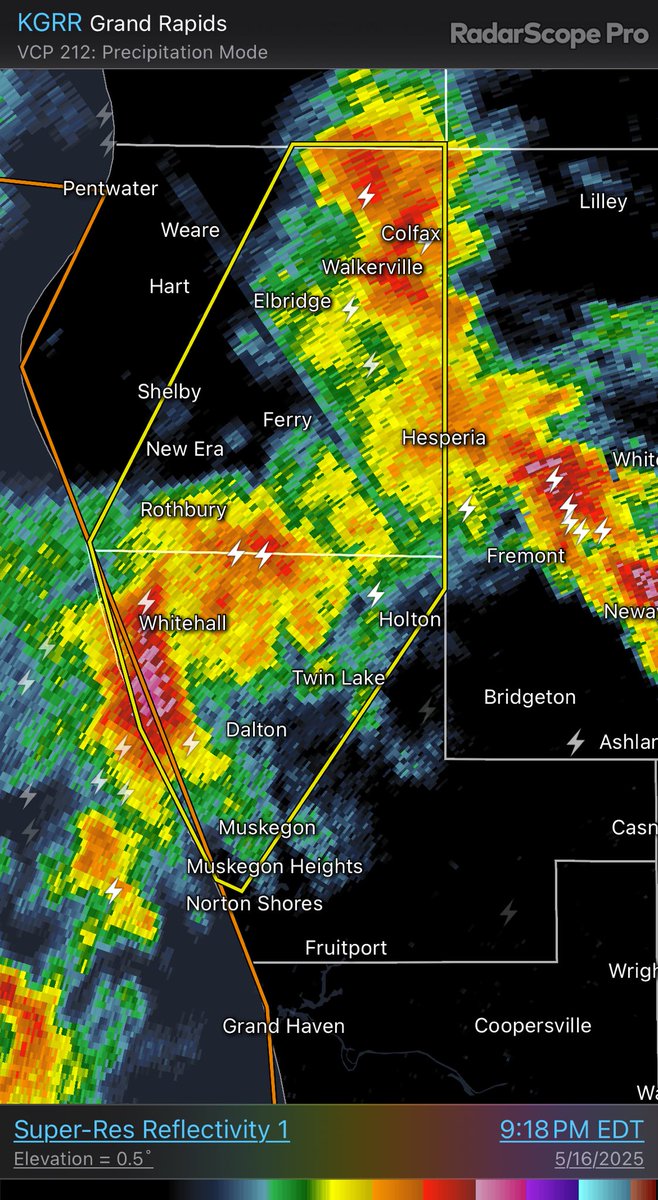 ⚠️Severe Thunderstorm Warning: Muskegon &amp; Oceana Counties. A storm moving northeast at 55 mph will bring rain, lightning, and isolated wind gusts to 60 mph, and hail as big as a quarter. 

woodtv.com/weather/alerts/