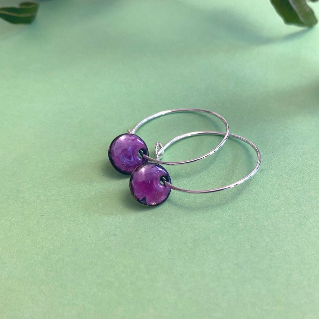 MaisyPlum2's tweet photo. Delicate Sterling Silver Hoop and Enamel Drop Earrings https://t.co/diMFLzG118 #UKHashtags ##UKGiftHour ##UKCraftersHour #MHHSBD #bizbubble #giftideas #shopsmall #Firsttmaster #inbizhour #HandmadeHour #Silver https://t.co/sH9dfGmxo4