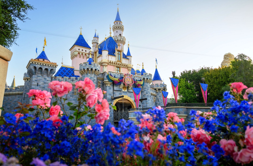 70 Years of Magic: Disneyland Resort Launches Milestone Celebration worldtraveledfamily.com/disney/70-year… via <a href="/worldtravelfmly/">WorldTraveledFamily</a> #Disneyland70 #familytravel <a href="/DisneyParks/">Disney Parks</a>