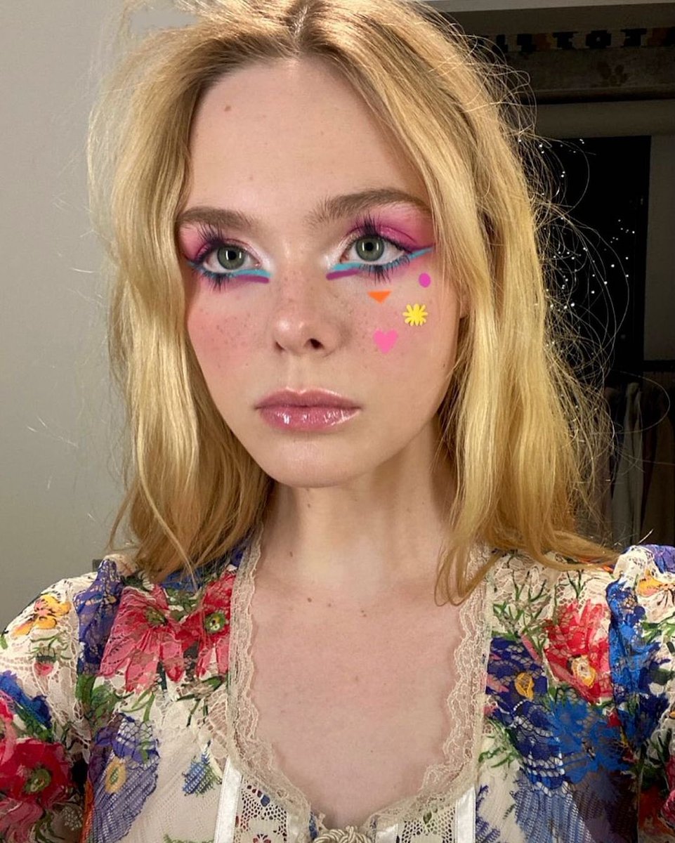 criminalplaza's tweet image. elle fanning pick up the damn phone!!!!