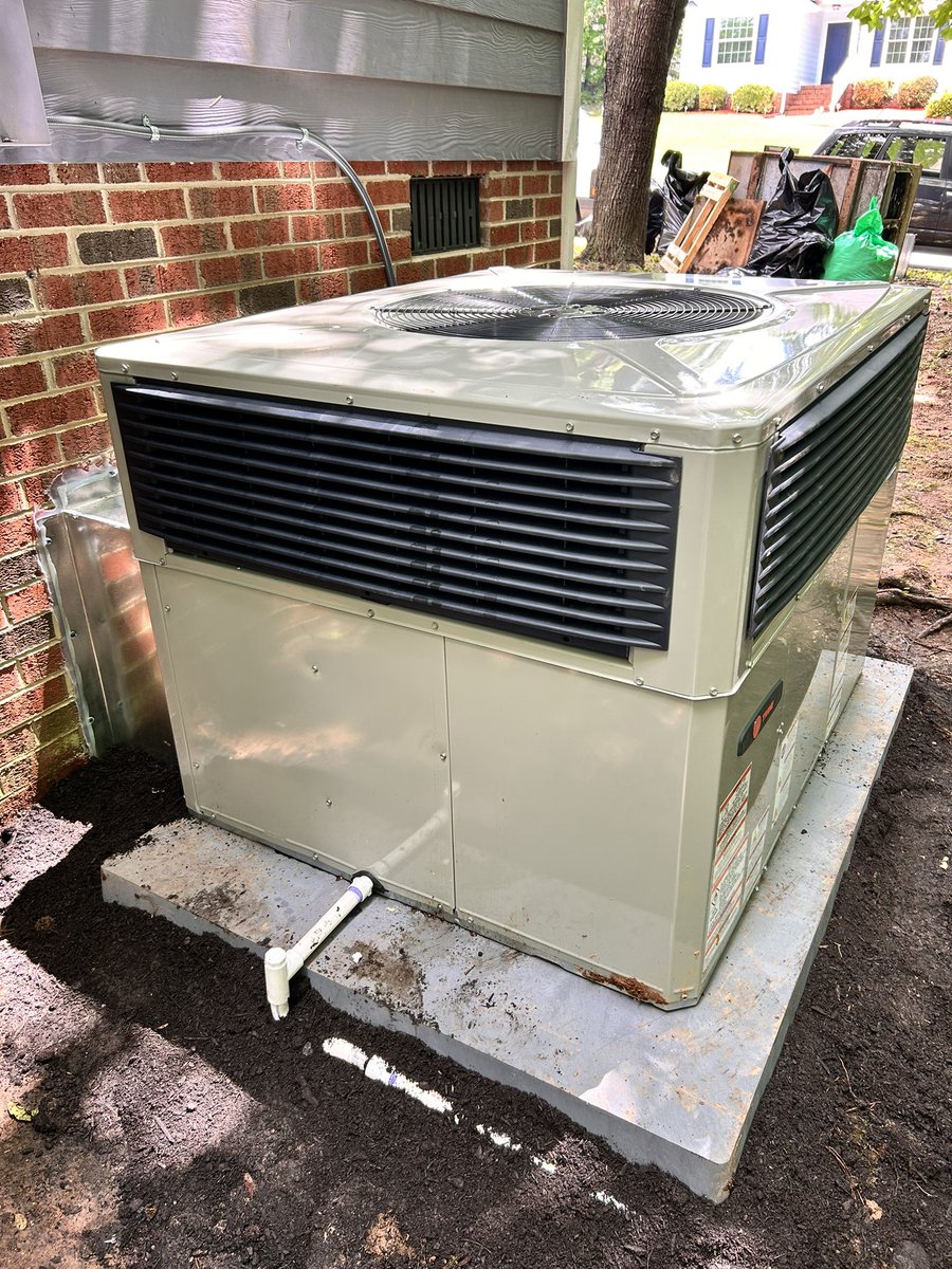 ServiceMedic's tweet photo. Here’s another great Trane dual installation in Raleigh, NC, one being a 2 ton - 15 seer - R454b split and the other is a 2 ton - 14 seer gas pack, these units are backed by a great warranty! 10 years! Both are very quiet and extremely efficient! Call Service Medic @ 919-904-5976 https://t.co/SJyGO2RwHo
