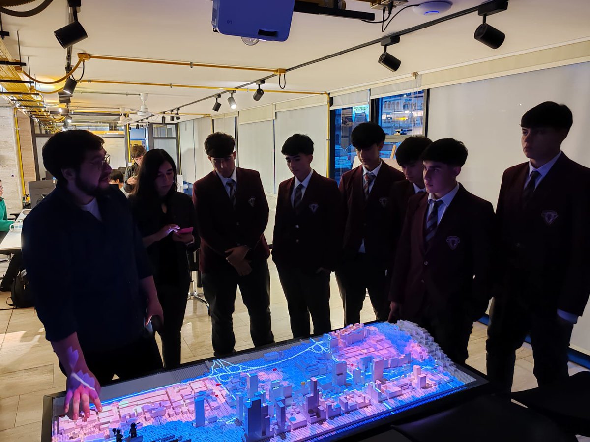CealLomas's tweet photo. Estudiantes de Geografía 3° Medio #Almondale Lomas en #CityLab Biobio del @MIT conocieron software que diseña mapas 3D para proyecto ABP "TactoMap: Elaboración de mapas hápticos inclusivos para personas con discapacidad visual” en compañía de Mister Gonzalo Concha. Well done!👍 https://t.co/v48rpPtJy8