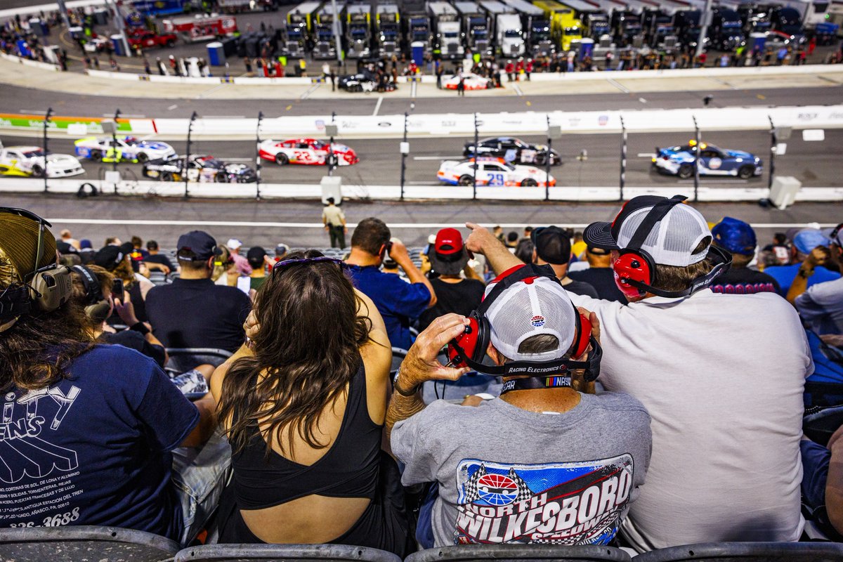 NWBSpeedway's tweet photo. All eyes on the @CARSTour. ๐
#WindowWorld100 | @NASCARRegional https://t.co/BxTwf5BzWx