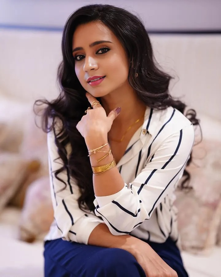 manisha_mithra's tweet photo. What should we do, people get jealous of my smile ☺️ #happyday #weekendvibes #happyweekend #weekendoutfit #girlsstyles #girlstrends #girlsposes #girlsoutlook #girlsoutfits #duskybeauty #tamilponnu #nammaveetuponnu #ThalaivarNirandharam #Jailer2 #CoolieIn90Days https://t.co/sc0ASWlBn4