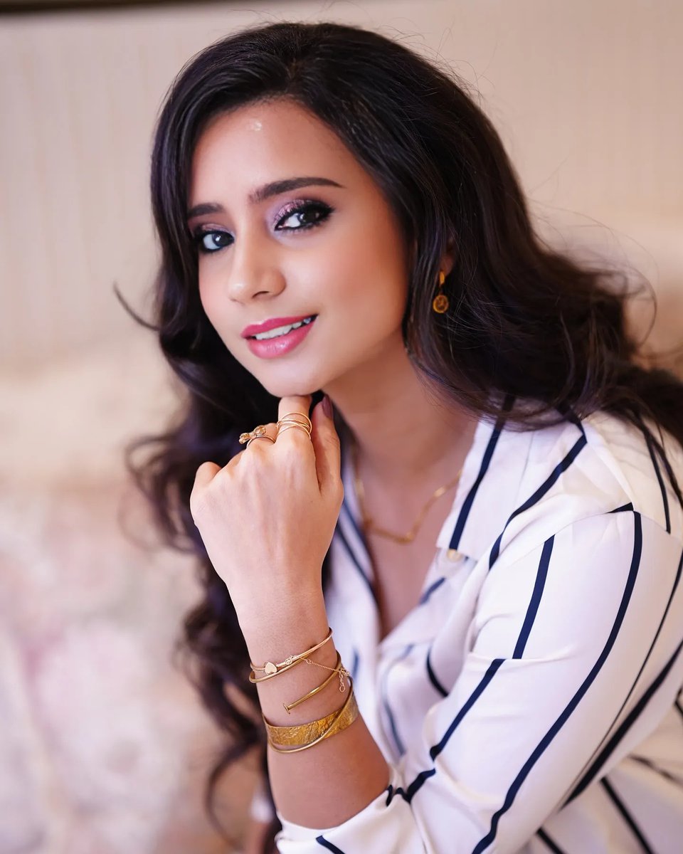 manisha_mithra's tweet photo. What should we do, people get jealous of my smile ☺️ #happyday #weekendvibes #happyweekend #weekendoutfit #girlsstyles #girlstrends #girlsposes #girlsoutlook #girlsoutfits #duskybeauty #tamilponnu #nammaveetuponnu #ThalaivarNirandharam #Jailer2 #CoolieIn90Days https://t.co/sc0ASWlBn4