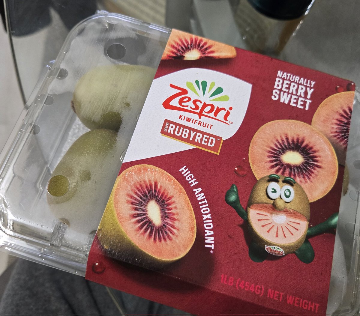 jps2aus's tweet photo. なんか話題になってたから買ってみた🥝 https://t.co/IswRJSYhfm