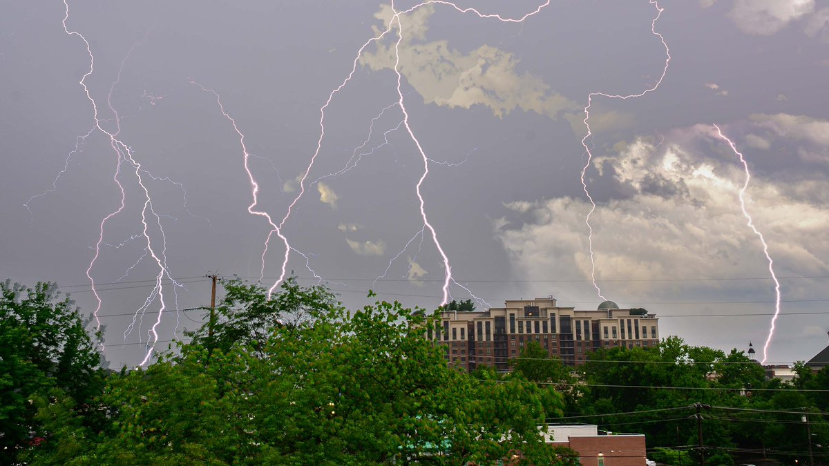 dcsplicer's tweet image. A single bolt and a composite of many of this afternoon’s storm over the Annapolis area. #MdWx