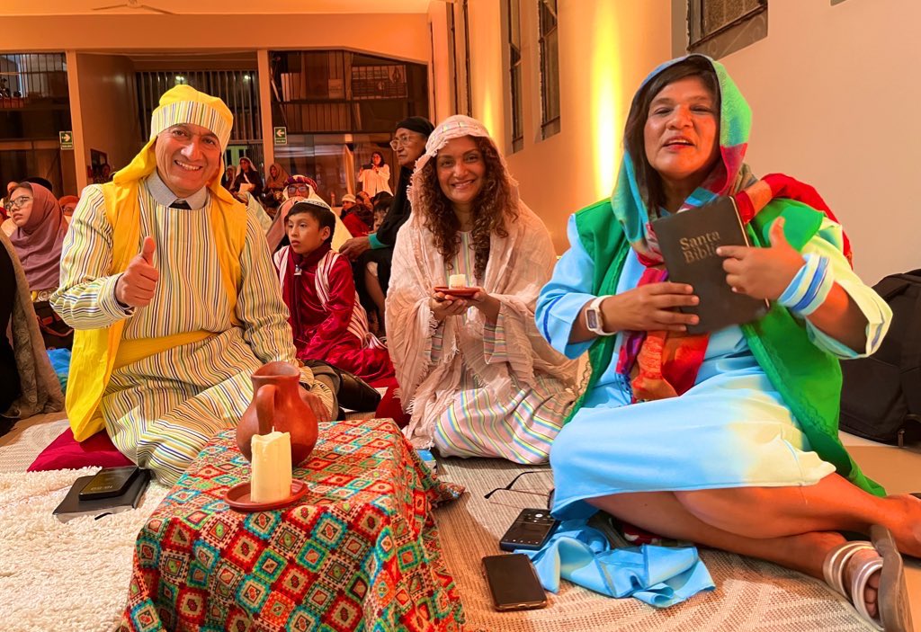 AdventistasAPCE's tweet photo. 📍Desde la IASD El Inti damos inicio al encuentro de nuevos discípulos, “SHABAT SHALOM”👏🏻 donde niños y adolescentes de nuestro campo misionero #APCE vivirán una experiencia única en esta recepción de sábado. 🕯️✨
⭐️¡Nos transportaremos a tiempos bíblicos en familia! 🫂✨ #RID https://t.co/PbrnD96VYw