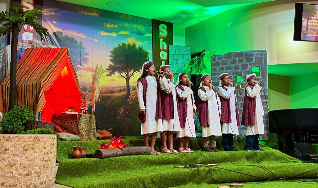 AdventistasAPCE's tweet photo. 📍Desde la IASD El Inti damos inicio al encuentro de nuevos discípulos, “SHABAT SHALOM”👏🏻 donde niños y adolescentes de nuestro campo misionero #APCE vivirán una experiencia única en esta recepción de sábado. 🕯️✨
⭐️¡Nos transportaremos a tiempos bíblicos en familia! 🫂✨ #RID https://t.co/PbrnD96VYw