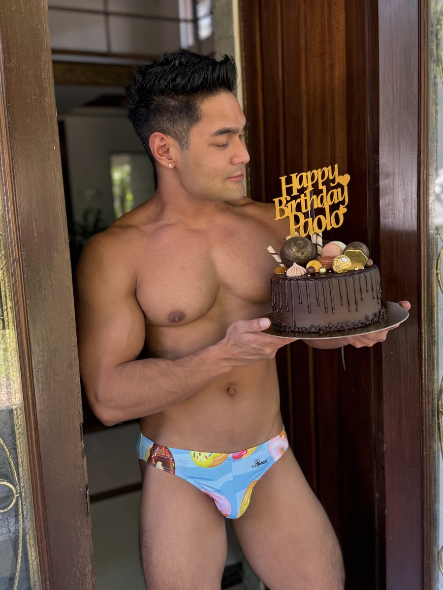 mpamores's tweet photo. It took me 40 years to look this good. +1 🎂 https://t.co/f6SIY6mvuX
