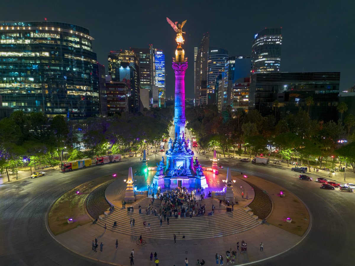 ClaraBrugadaM's tweet photo. La Ciudad de México es una ciudad de derechos, diversa, incluyente, no deja a nadie atrás y se une a la conmemoración del #DíaInternacionalContraLaHomofobia, Lesbofobia, Transfobia y Bifobia, símbolo de lucha, dignidad y orgullo. 

#NoALaDiscriminación
#CapitalDeLaTransformación https://t.co/sCddwC3IlW