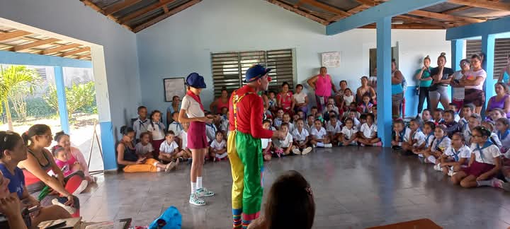 La literatura fue hoy protagonista en la Jornada de la Cultura en Mataguá donde tuvo lugar una mini feria del libro ,con opciones para todas las edades .