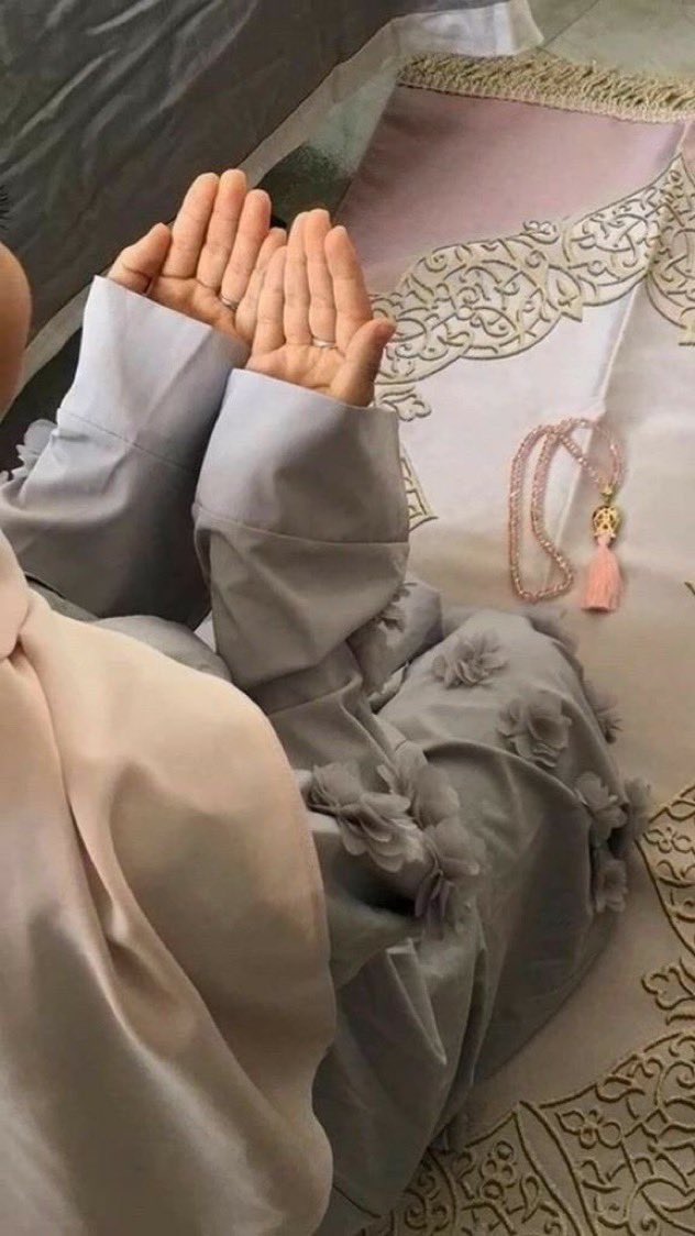 مع هدوء الفجر 

"اللهُم خيرًا في كلّ اختيار، ونورًا في كلّ عتمة، وتيسيرًا لِكل عُسر ، و واقعًا لِكل ما نتمنّي." ♥️.