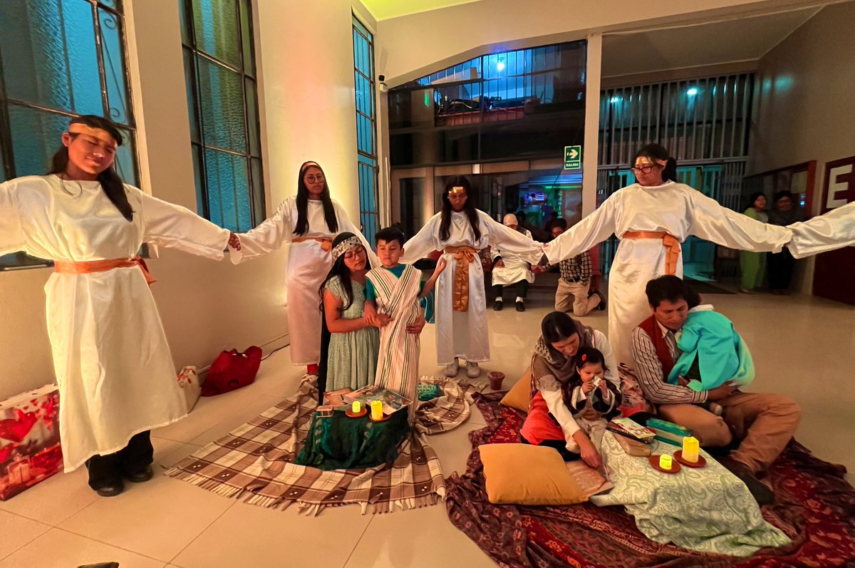 AdventistasAPCE's tweet photo. ✨Momento de Oración, donde agradecemos a Dios por el  sábado y por cada familia que se ha reunido para recibirlo en este Encuentro de Nuevos Discípulos - Shabat Shalom. 🕯️👨‍👩‍👧‍👦
Dios renueve nuestra fe y  nos inspire a vivir la misión cada día.
#ShabatShalom #Oración #APCE https://t.co/oejc878gn0