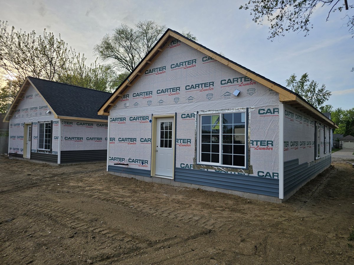 Siding will be completed over the weekend! 

Interior Finish work has begun as well!