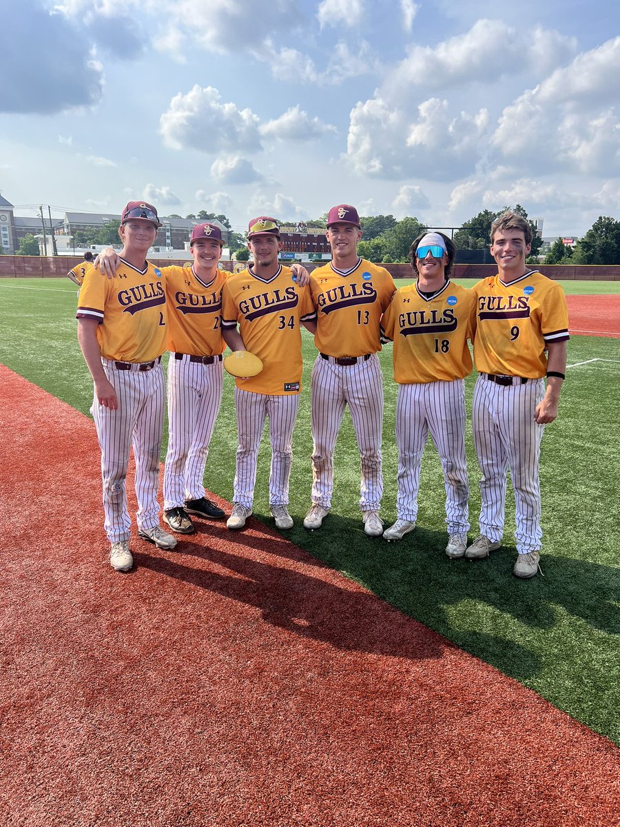 RonSiersJr's tweet image. Today’s @SalisburyBB 🪨 of the Gull’s Regional victory are @danny_sheeler @Cole_Williams08 @Noah_Burroughs7 @dwiney13 @Coleswift16 @WaireTrent #GoGulls #d3baseball @d3baseball