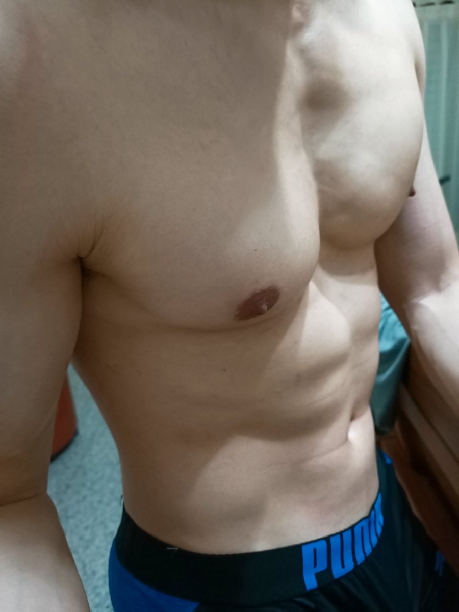 某位找了我幾次的客人突然大吐苦水，怨我從來都不主動熱情，我明明裸著上身，他想摸卻不好意思，不像別的師傅都會磨蹭取悅他，覺得找我白花錢了！我感覺不平，也直抒想法，客人得不到安撫，最後當然又是說掰掰
#花錢得到專業的按摩到底吃什麼虧