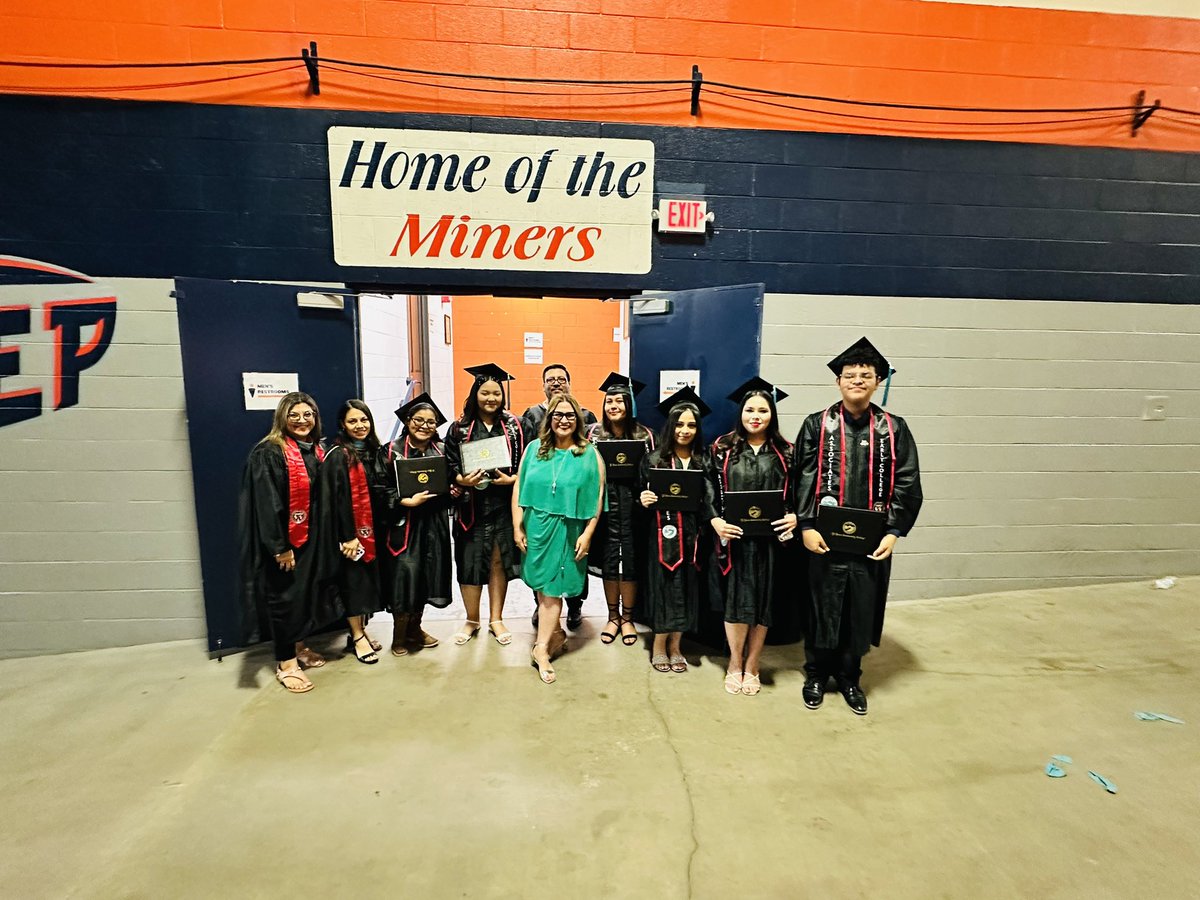 Rosy Vega-Barrio (@rvegab_tisd) on Twitter photo Another proud Early College HS graduation day in the small but mighty town of Tornillo! Our seniors aren’t just walking the stage — they are earning associate degrees, too!
Proof that big dreams grow in rural places. #TISDProud is the Place to Be! <a href="/TornilloISD/">Tornillo I.S.D.</a> Another proud Early College HS graduation day in the small but mighty town of Tornillo! Our seniors aren’t just walking the stage — they are earning associate degrees, too!
Proof that big dreams grow in rural places. #TISDProud is the Place to Be! <a href="/TornilloISD/">Tornillo I.S.D.</a>