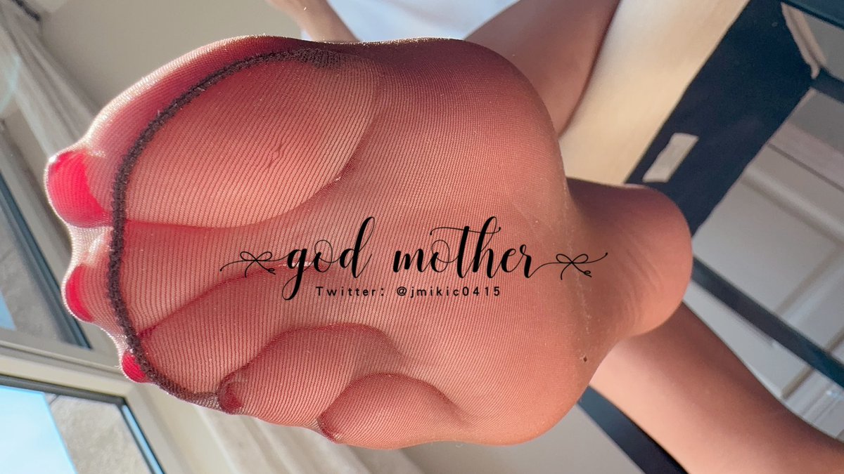 跪很久了吧
#丝袜足 #恋足癖 #美脚