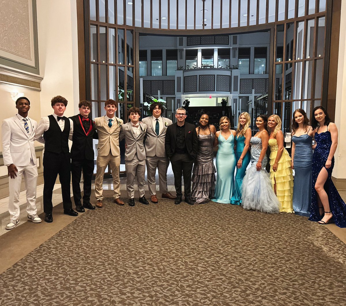 Senior Prom 2025 with a crew of Red Devil wrestlers and managers! Very proud of the young men and women they have become over their high school career. 

#TEAM #Ladyhammers