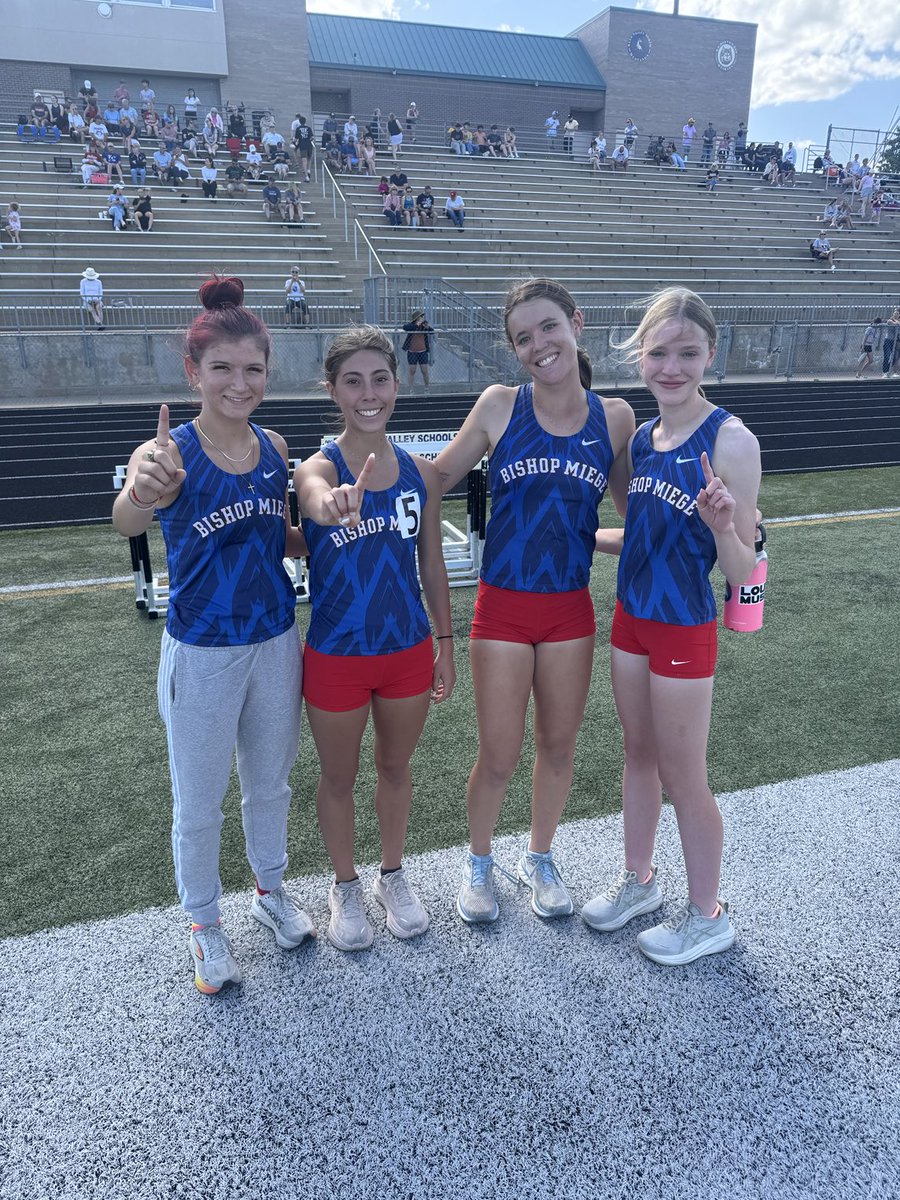 MiegeTrack's tweet image. The Champs! The girls 4x800 team took first place at the EKL Championship tonight. Great momentum heading into regionals. Way to go girls.
