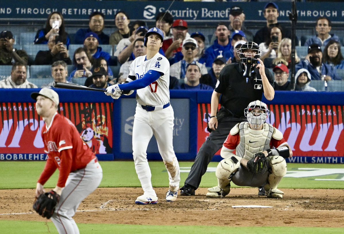 photowkb's tweet image. Shohei Ohtani hits a solo home run in the eighth inning as the Los Angeles Angels lead the Los Angeles Dodgers 4-2 during a baseball game at Dodger Stadium in Los Angeles. @mlb #mlb @dodgers #dodgers @angels #angels #baseball @billplunkettocr @NikonUSA #nikon @InsideSoCalSpts…
