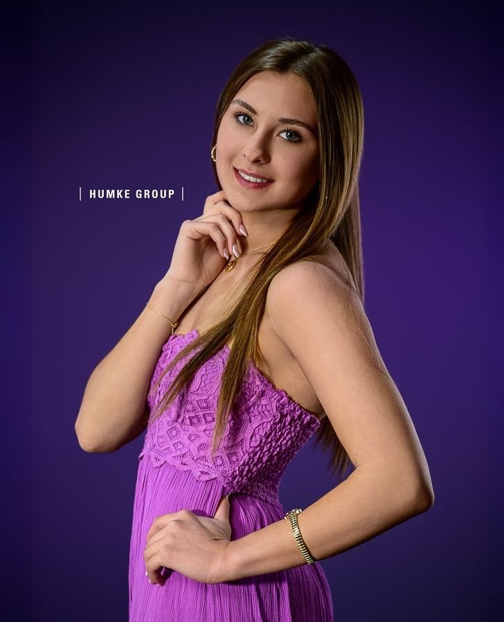 ErikaHumke's tweet photo. Class of 2026  |  Soon-to-be-Valders-Senior  >>  Clara! Sharing more from her studio shoot! https://t.co/qaMaP8bETB