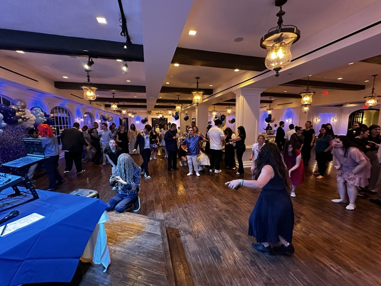valley_program's tweet photo. Valley Prom 2025. A Good Time was had by all! #NVPRIDE! Many thanks to the Northern Valley Hand and Hand Club, Prom Committee, DJ Double E. And Hackensack Golf Club for making it a memorable night! https://t.co/ZBmEDPrknK