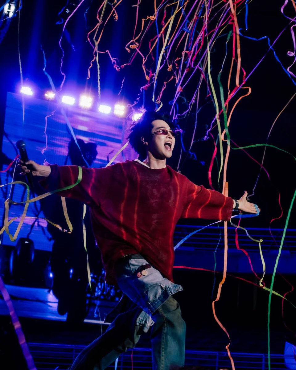 THIS PHOTO OF SUHO WOAH