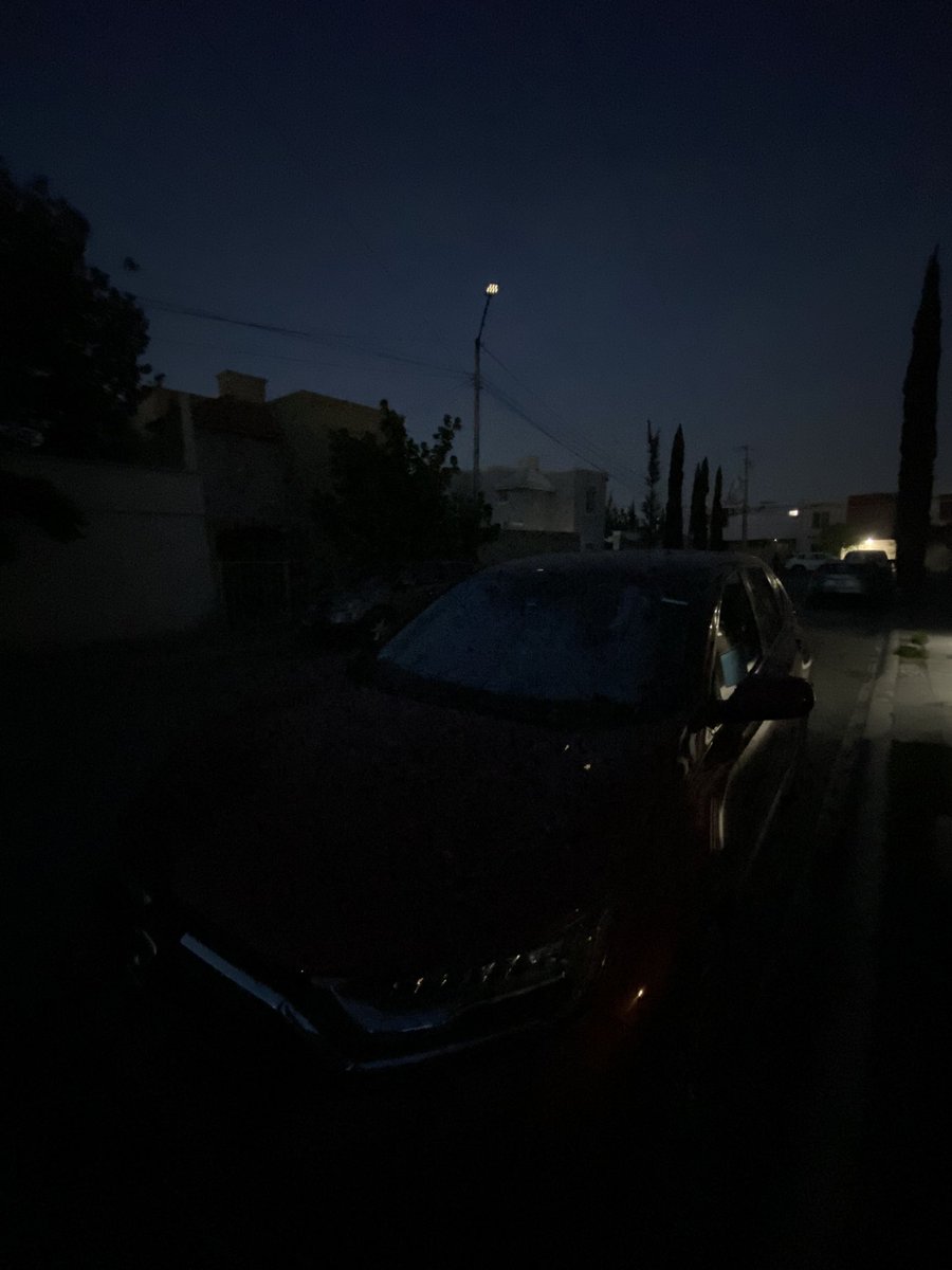 ejimenezg1's tweet photo. @OPublicasSalt @SaltilloGob #Saltillo Nos podran ayudar con luminarias que no funcionan?. Un peligro para niños y mascotas porque no se ve nada. Col. Brisas Pte Calle 19 https://t.co/yPbsjZXJkm
