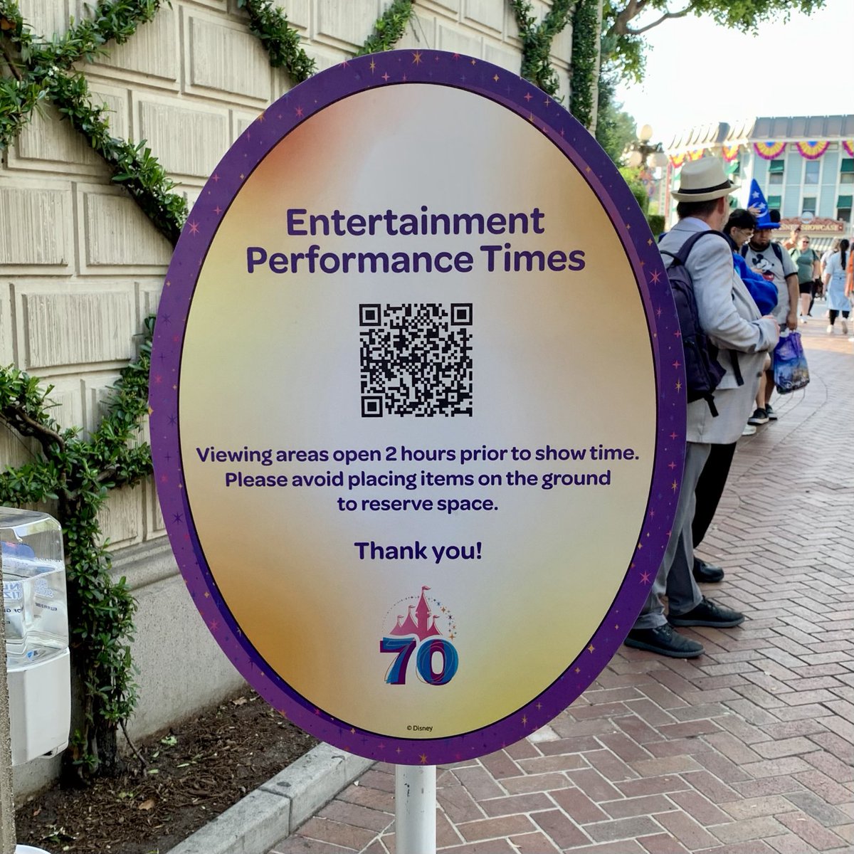 DAPs_Magic's tweet photo. For tonightโs performance of Paint the Night, #Disneyland has issued guidelines stating viewing areas will open two hours before showtime and guests may not use objects to save spaces.
#Disneyland70
#PaintTheNight
#dapsmagiclive https://t.co/hOUImkjVIo