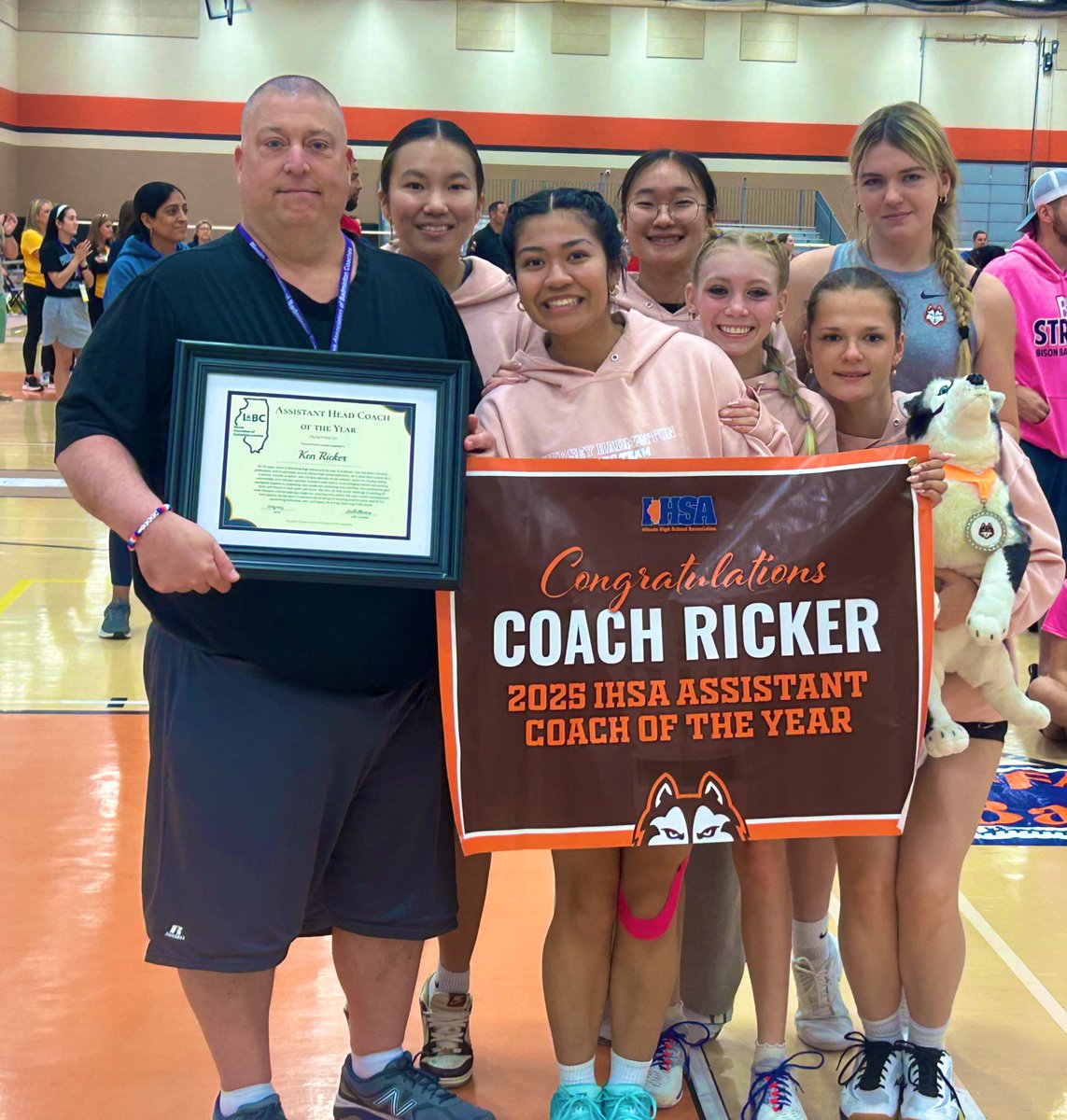 Hersey Badminton is extremely proud to announce that your 2025 IHSA Assistant Coach of the Year is our very own Ken Ricker!!! 
Congrats on this well deserved honor, Coach - We are so proud of you! 
🥳👏🏸👏🧡👏🐾👏🎉
