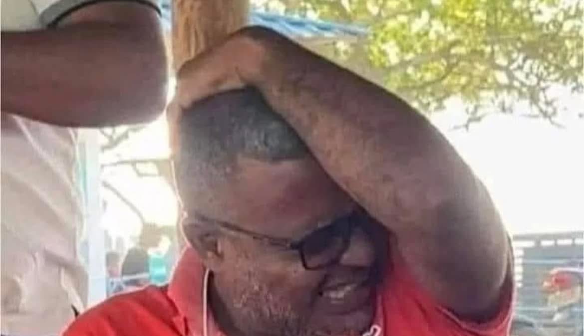 Watched an employee at my local <a href="/pizzahut/">Pizza Hut</a>  go from standing outside smoking a cigarette to walking straight to the kitchen and start making pizzas with his bare hands without washing his hands. Someone will be getting sick this weekend I can guarantee it 🤦🏾‍♂️