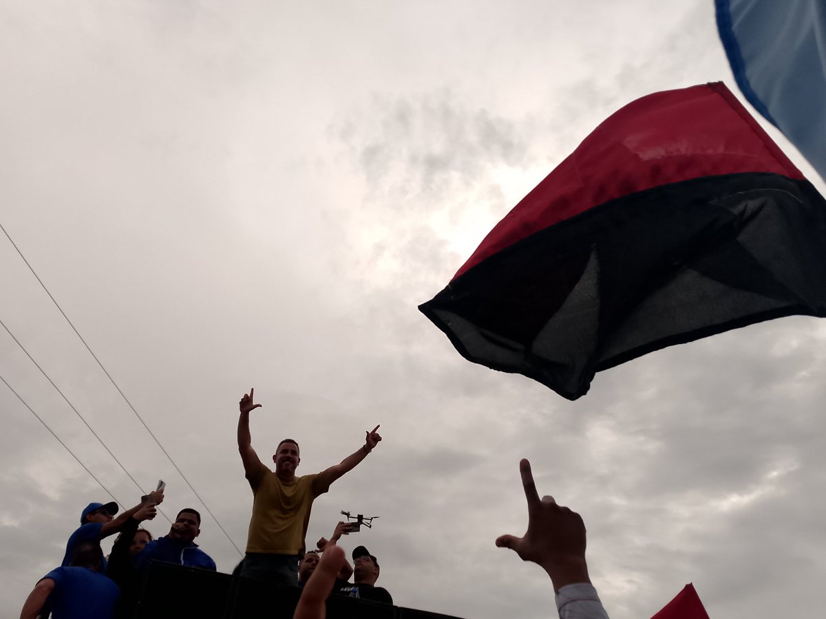 GuanipaMrt2's tweet photo. Y Asi Guanipa Recibe a Nuestro Candidato a la Gobernación "Luis Marcano" con esa alegría que nos caracteriza y el Espíritu Revolucionario que nos llevará a la Victoria del 25 de Mayo 
#TupamaroEjemploDeLucha https://t.co/8UCy68Lf9f