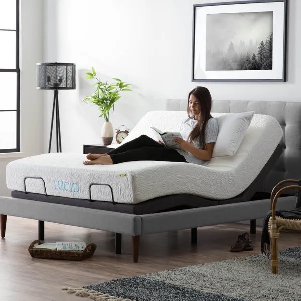 SaintLSR's tweet image. I would like to know one person who has a mattress like this. I don’t think these people exist