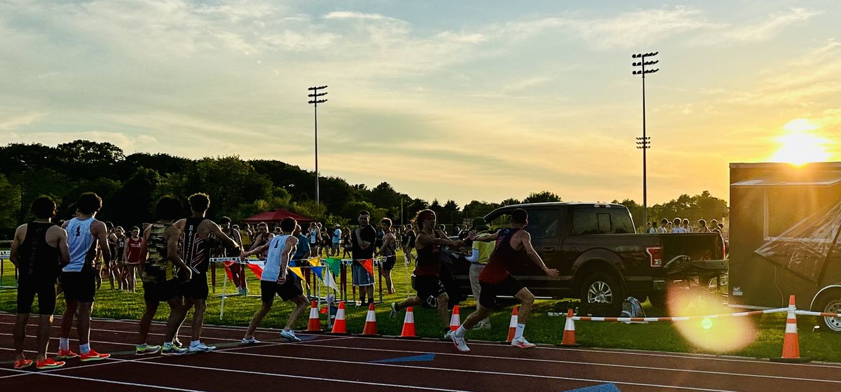kgeer33's tweet image. Joshua’s last home meet of his BR career. And what a career it’s been! He only started running 2 years ago. He fell in love with the sport and boy does it show! He did amazing tonight in the relays! Next up, Divs! Get it Josh! @TROJANSXCTF @BR_Athletics_MA @GoStonehill