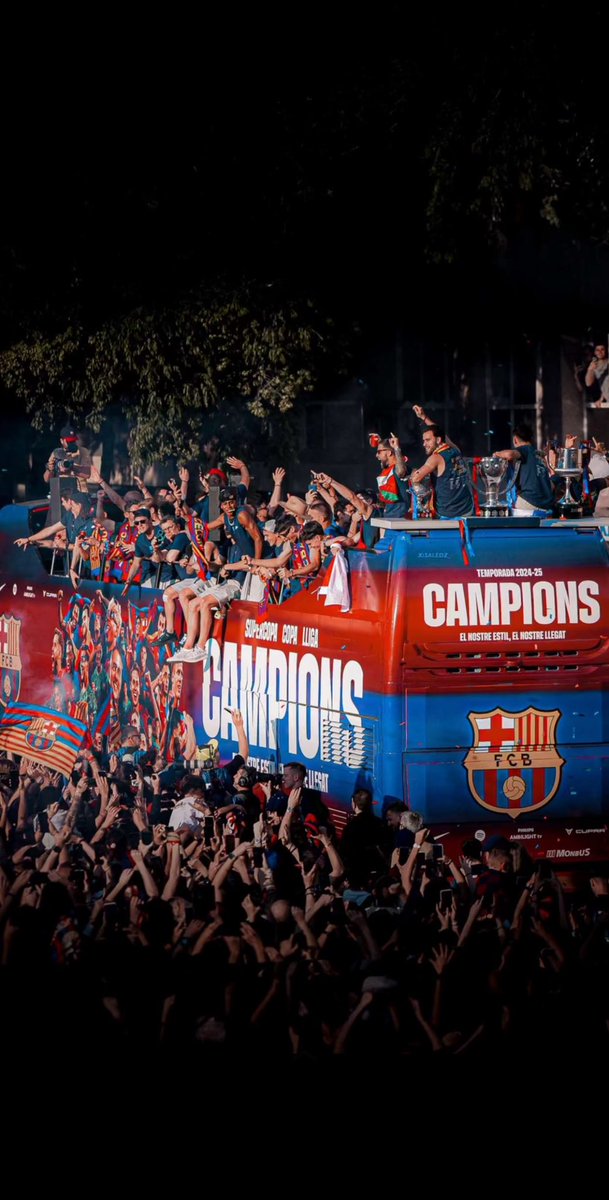 fc_m10_'s tweet photo. ابطال الثلاثية 🏆🏆🏆 ❤️💙 https://t.co/XAbBFqUhsg