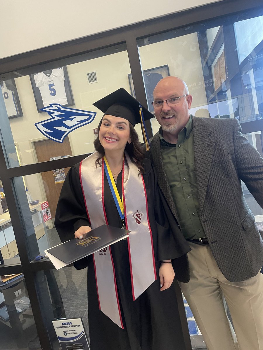 hud_coach's tweet photo. Congratulations @LayneSue2 - great job on your Industrial Distribution and Psychology degrees! Very Proud! #realjobtime https://t.co/4vmPIYxpMt