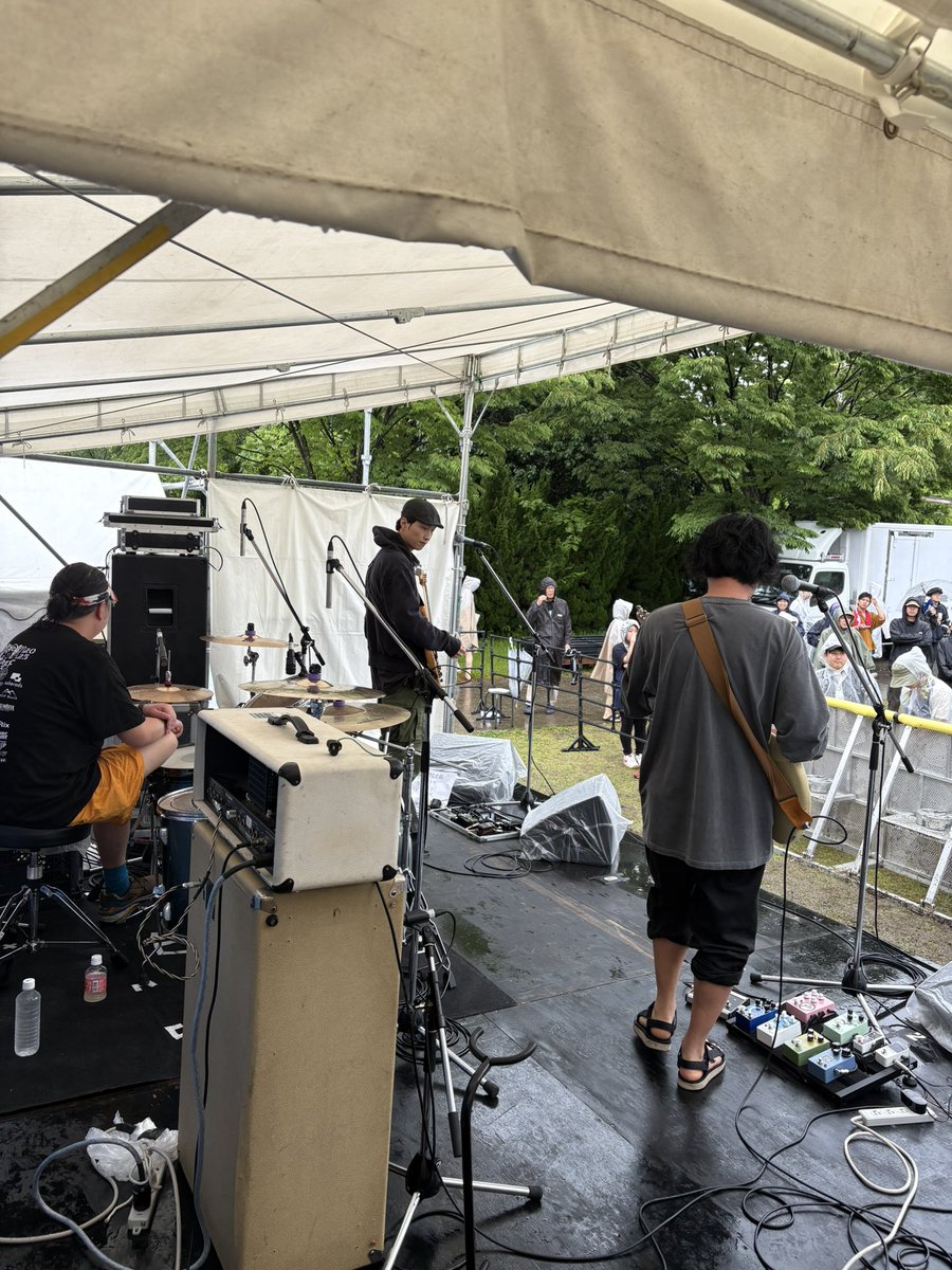xxxEVERLONGxxx's tweet photo. 🚨このあと11:25〜出演🚨

EVERLONGは11:25〜
RAD JAM STAGEに出演します！
※出演時間が変更になりました https://t.co/JHXDQeFuhT