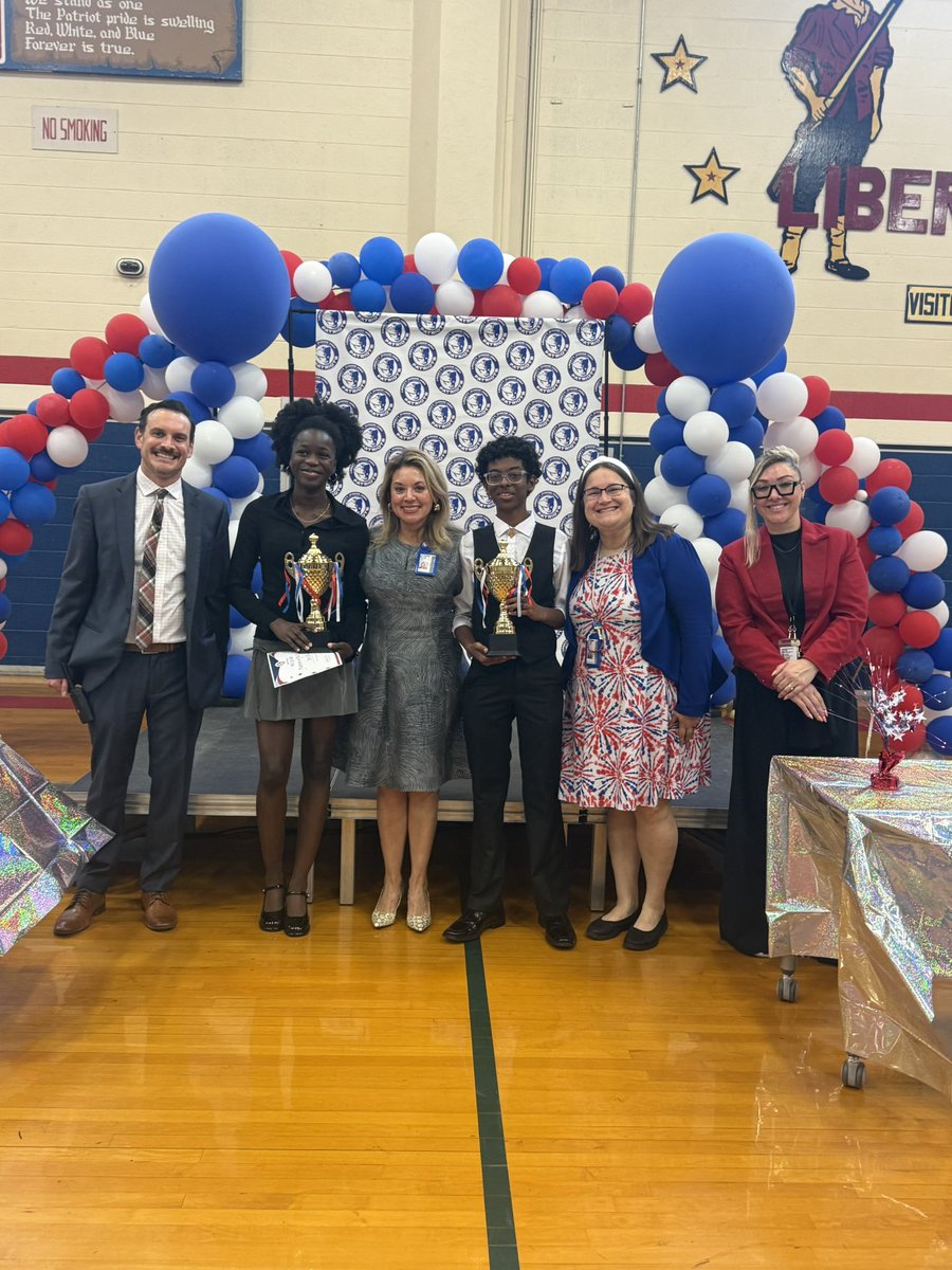 AmieeHimler's tweet photo. We ended this week with our @ljhpatriots 8th grade celebration and there were definitely tears of joy! 🥰#Proud2bLJH #RISDBeTheOne #RISDaspire https://t.co/1dDGFdYCBm