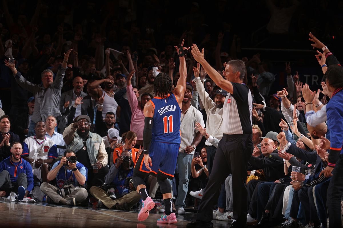 TheDunkCentral's tweet image. It looks like the Knicks are headed to the Eastern Conference Finals for the first time in 25 years 🔥