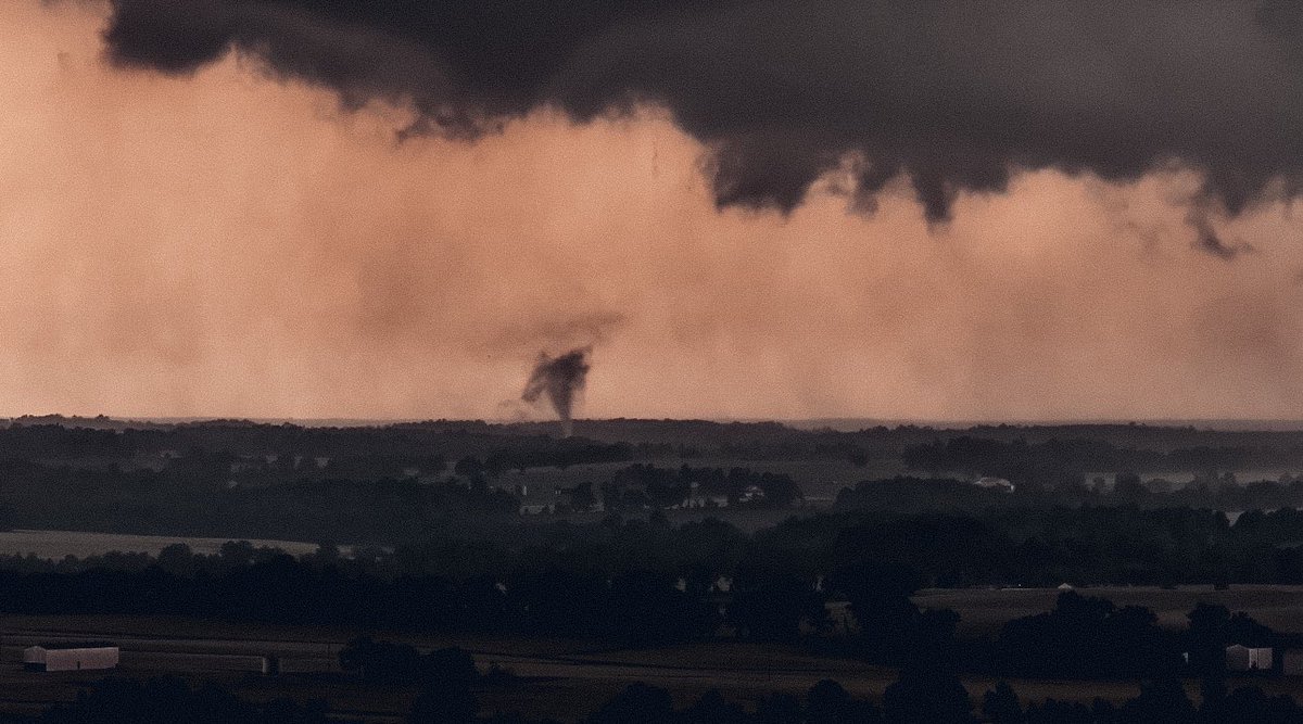jakeblucker's tweet photo. Drone videos of Cadiz, KY tornado
@NWStornado @NWS @NWSPaducah https://t.co/V9wgDyMuvn