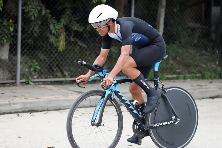 ProStrongValle's tweet photo. #CumpliendoSueños
#NacionalesRuta2025

Nuestros guerreros Juan Pablo González y Deynner David Ramírez, en acción en la CRI Juvenil del Campeonato Nacional de Ruta en Pitalito Huila.

📷 @fedeciclismocol https://t.co/06ikXjIkvD