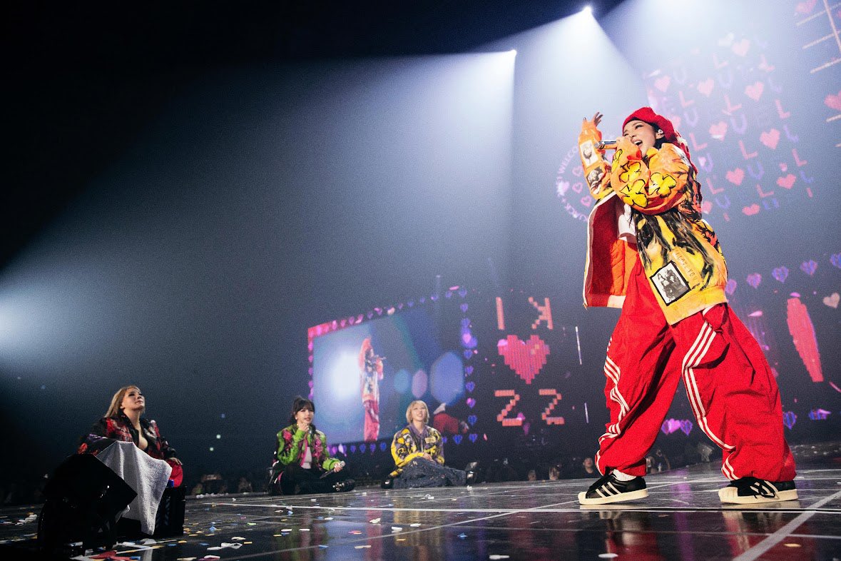 krungy21's tweet photo. 16주년 축하해 사랑해 😘🎉🎊🖤💚🧡💜
Happy 16th Anniversary 2NE1 &amp; Blackjacks!!! ♥️♠️ https://t.co/u20q31Rf8W