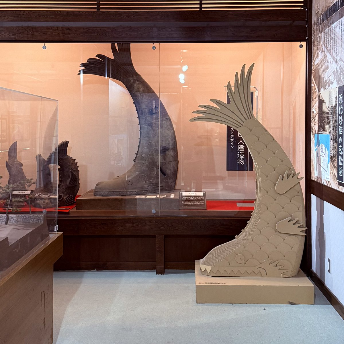 高松市歴史資料館から段ボール製の高松城天守鯱(実物大)がやって来まし