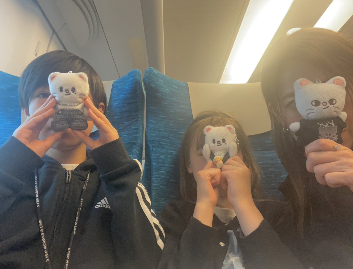 sumikahyunjin's tweet photo. 大雨の中kidsに会いにむかってます🧭⚡️

#StrayKids 
#dominATE 
#このキッズはliveにはいきません 🫶 https://t.co/5pD7ee8byd