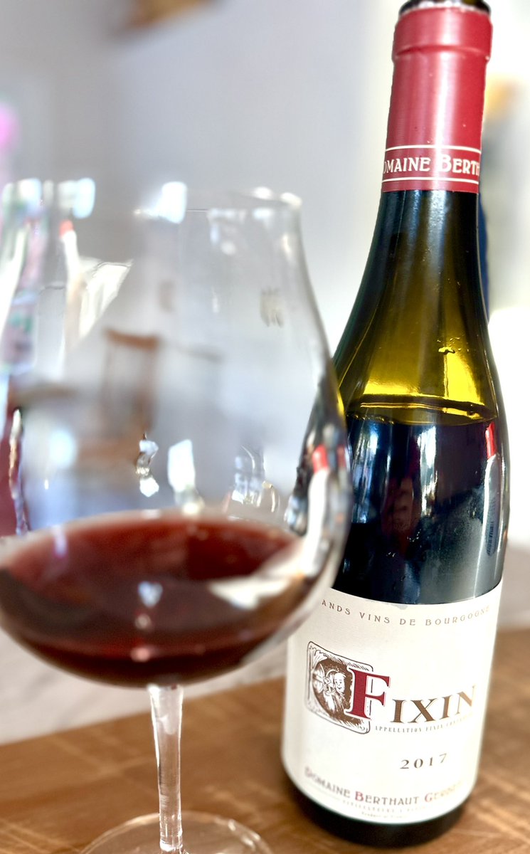 IronChevsky's tweet photo. 2017 Berthaut-Gerbet Fixin WOW. Perfumed, balanced, and long—like a walk through a wildflower garden. Amélie Berthaut is redefining Fixin, a once-overlooked village just north of Gevrey, now punching above its weight in the Burgundy hierarchy.
#Burgundy #Fixin #PinotNoir #BerthautGerbet